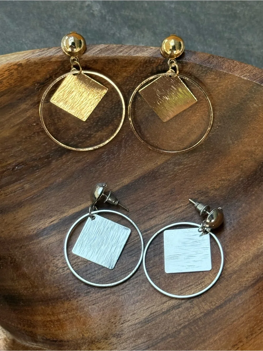 N/A elegant gold
